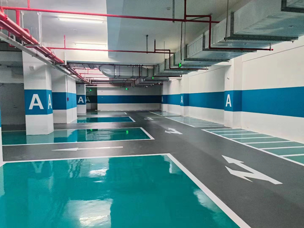 What issues be noted in the construction of epoxy flooring